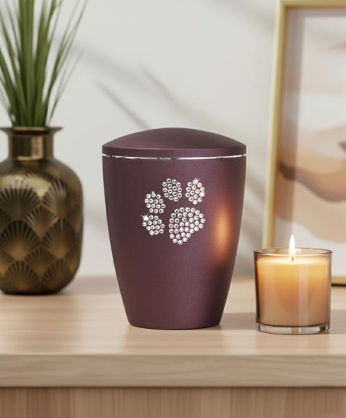Burgundy pet urn with velvety surface and sparkling glitter paw. A dignified keepsake for your beloved dog/cat. Create a stylish memorial site – order yours today.